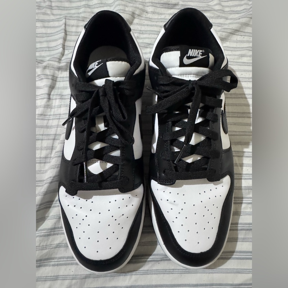 Nike Men's Classic Black and White Sneakers